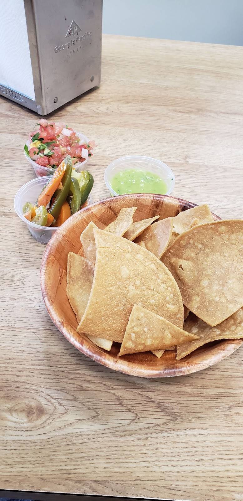 Taqueria Los Pericos | restaurant | 101 Pelton Center, San Leandro, CA 94577, USA | 5103527667 OR +1 510-352-7667