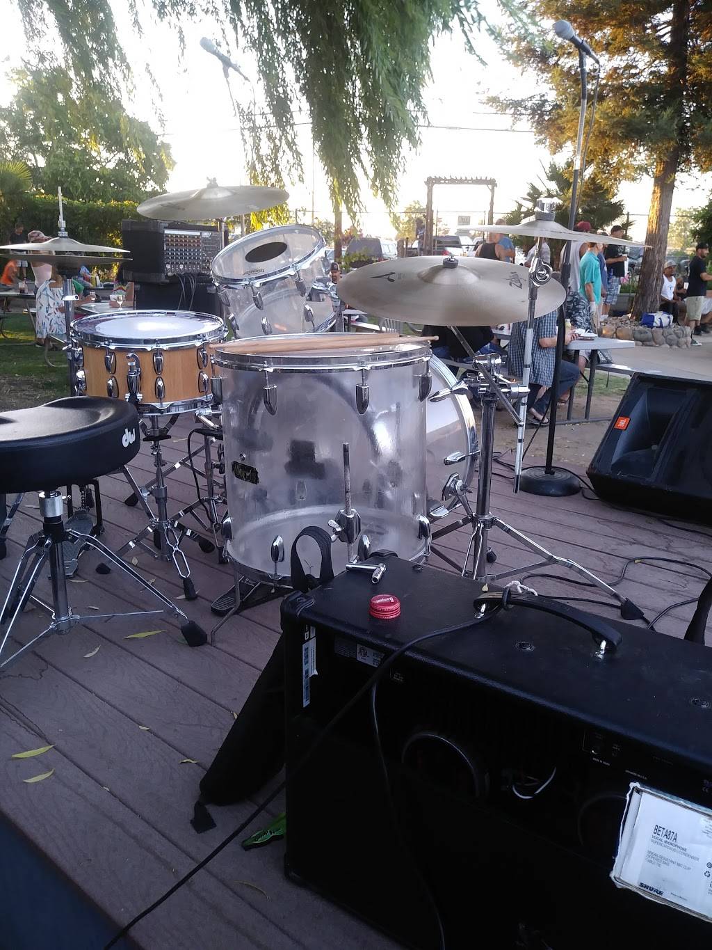 Shivelys Bar & Grill | restaurant | 10461 Valley Home Rd, Oakdale, CA 95361, USA | 2098472877 OR +1 209-847-2877