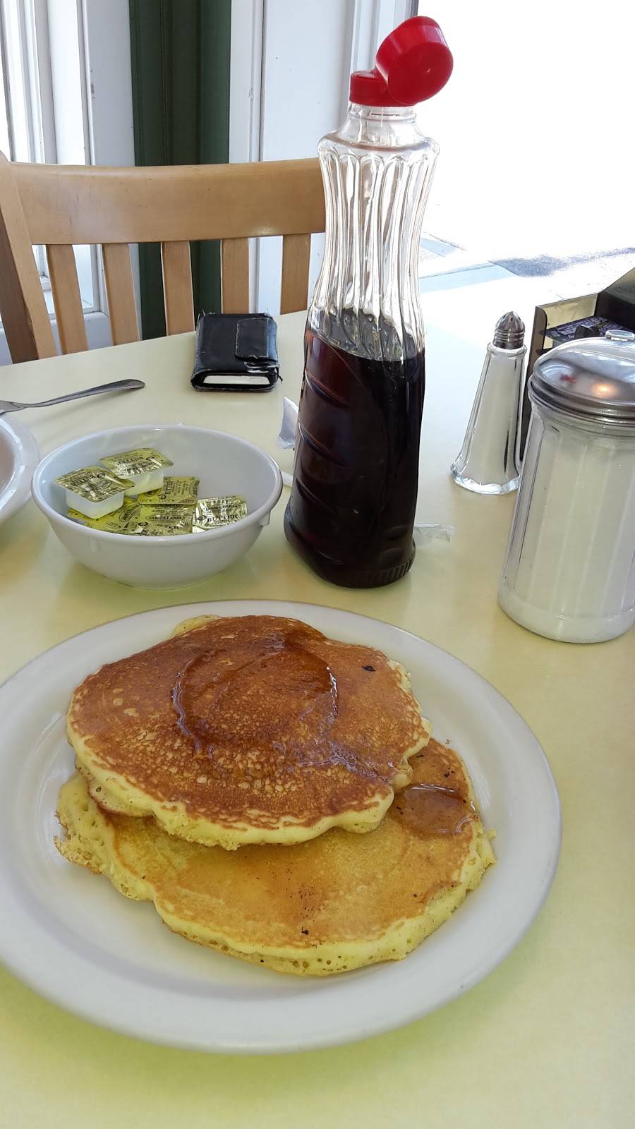 The Looking Glass Café | restaurant | 56 South St, Wrentham, MA 02093, USA | 5083842820 OR +1 508-384-2820