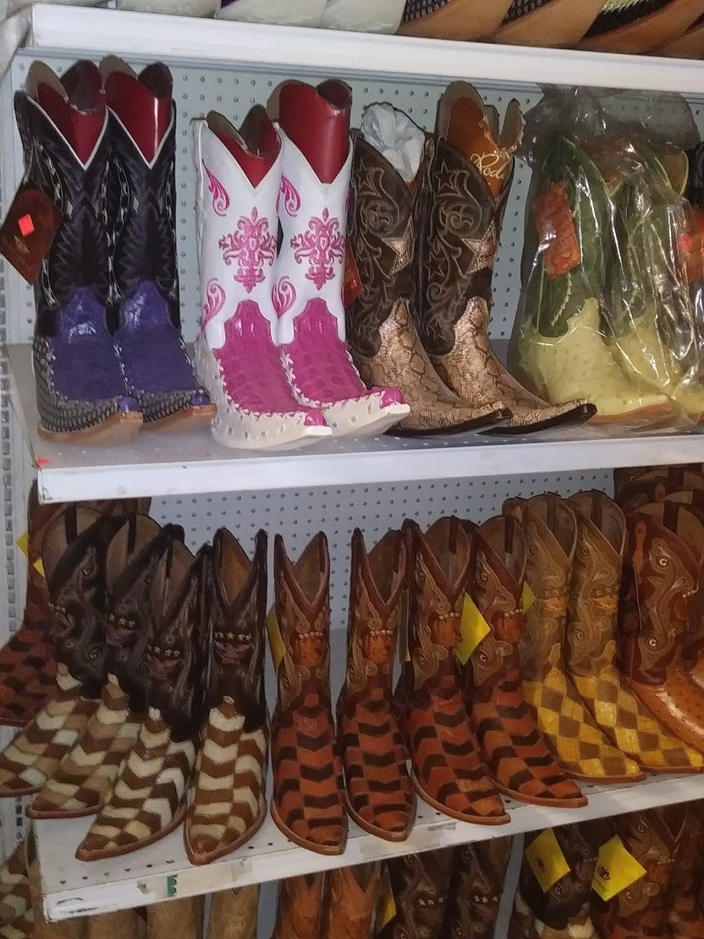 Mi Pueblito Market and Restaurant | restaurant | 120 Central Ave, Long Prairie, MN 56347, USA | 3207321912 OR +1 320-732-1912