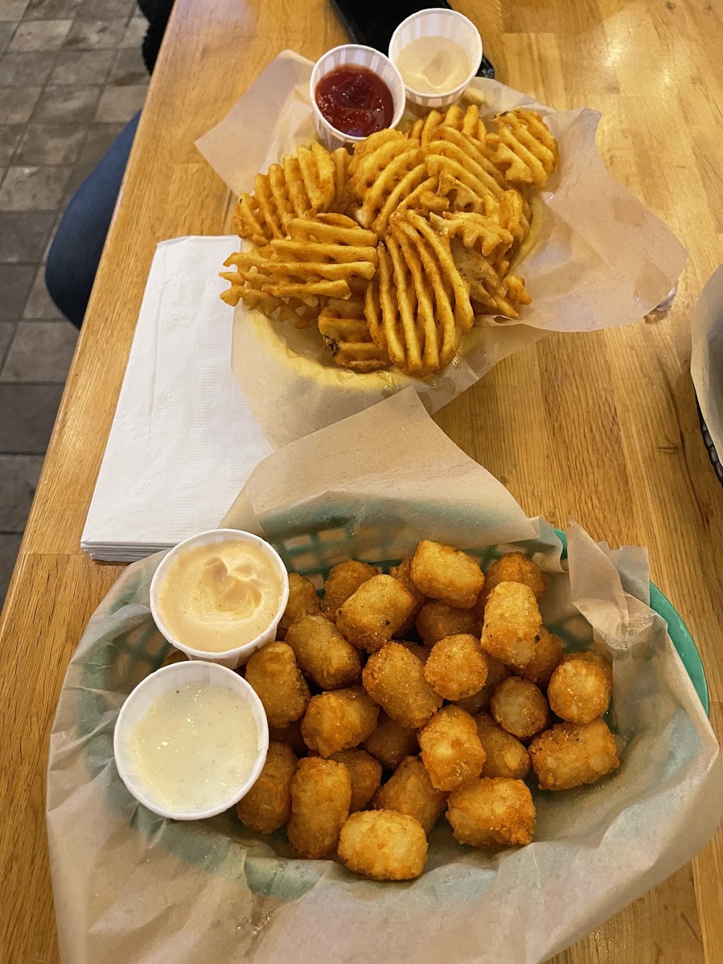 Gordo Burger | restaurant | 2301 S Howell Ave, Milwaukee, WI 53207, USA | 4148851118 OR +1 414-885-1118