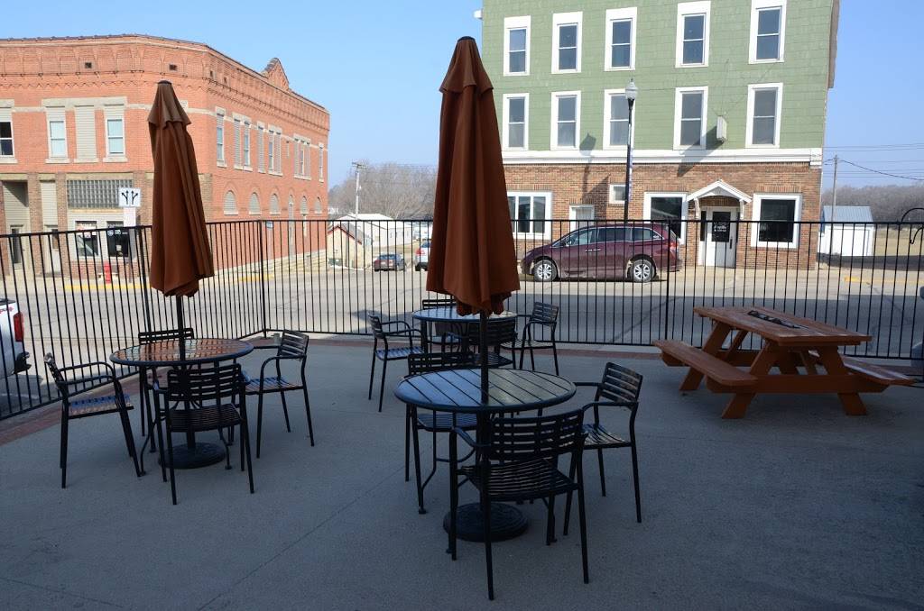 Two Gingers Tavern & Eatery | restaurant | 231-233 1st Ave W, Cascade, IA 52033, USA | 5638523378 OR +1 563-852-3378