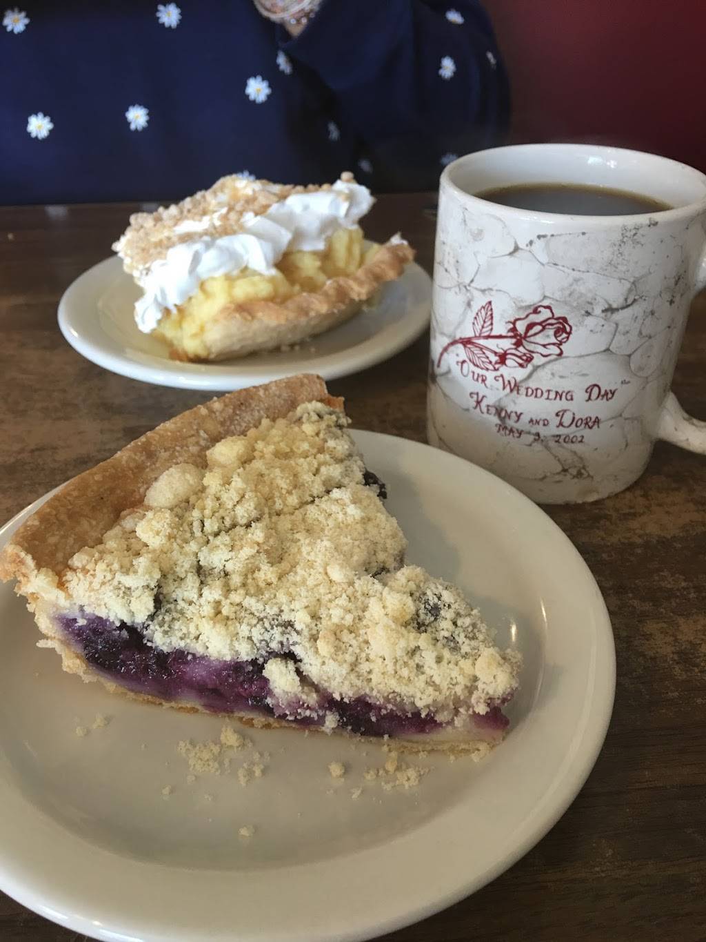 Village Inn | restaurant | 107 S Main St, Middlebury, IN 46540, USA | 5748252043 OR +1 574-825-2043