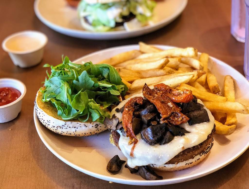 Veggie Grill | restaurant | 8000 Sunset Blvd, Los Angeles, CA 90046, USA | 3238227575 OR +1 323-822-7575