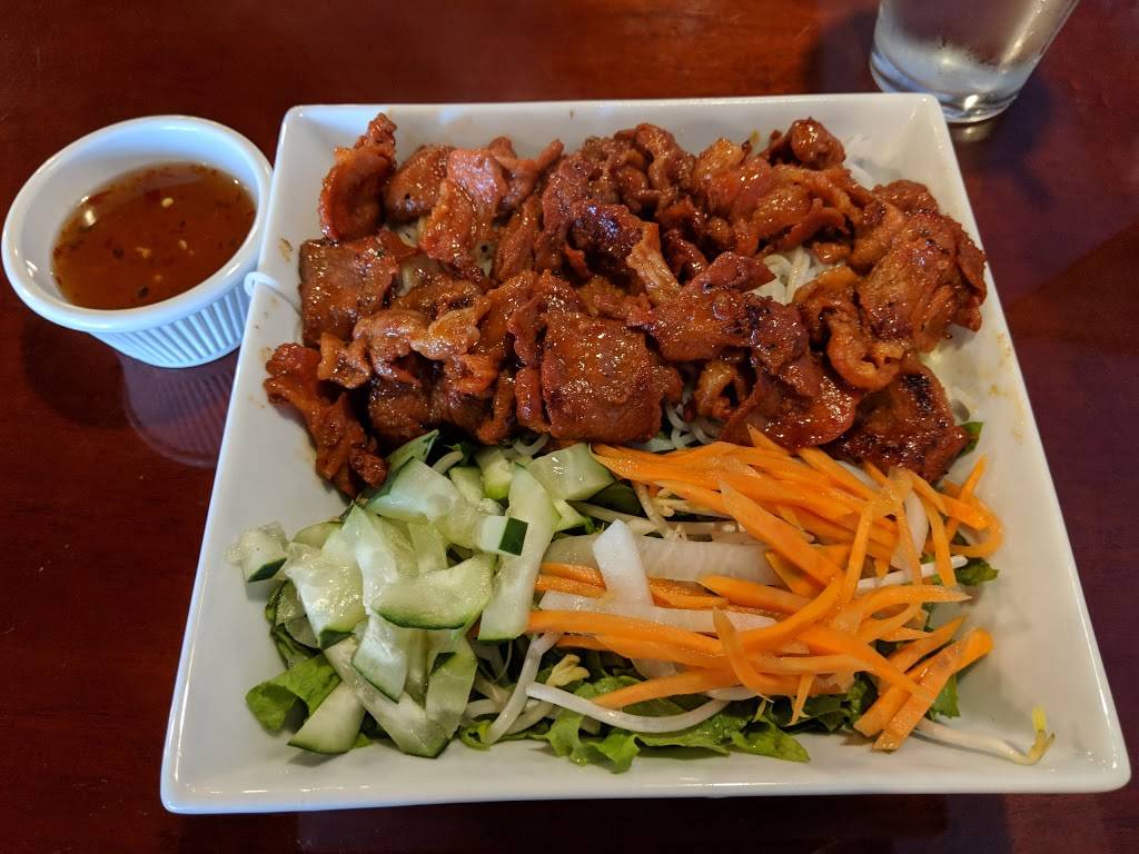 Sriracha | restaurant | 5751 Nolensville Pike, Nashville, TN 37211, USA | 6159151498 OR +1 615-915-1498