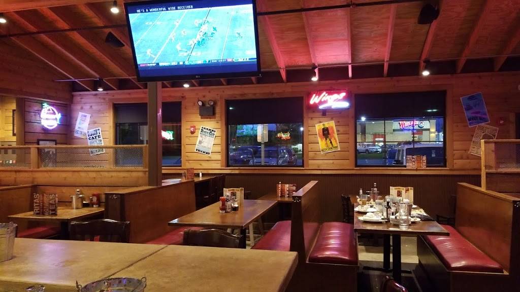 Logans Roadhouse | restaurant | 230 Cabela Dr, Triadelphia, WV 26059, USA | 3045471300 OR +1 304-547-1300