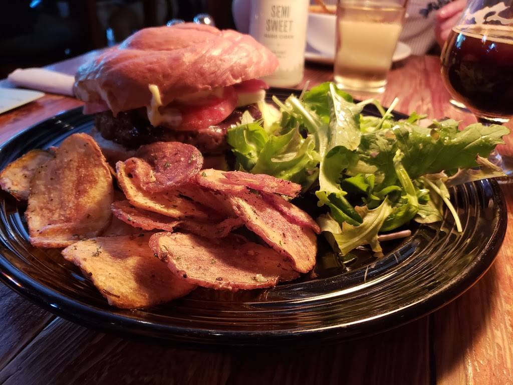 Weary Traveler Freehouse | restaurant | 1201 Williamson St, Madison, WI 53703, USA | 6084426207 OR +1 608-442-6207