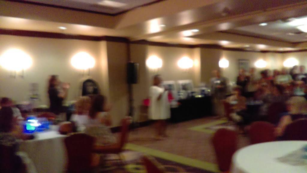 The Hub | restaurant | 36 Valley Rd, Clark, NJ 07066, USA | 7325740100 OR +1 732-574-0100