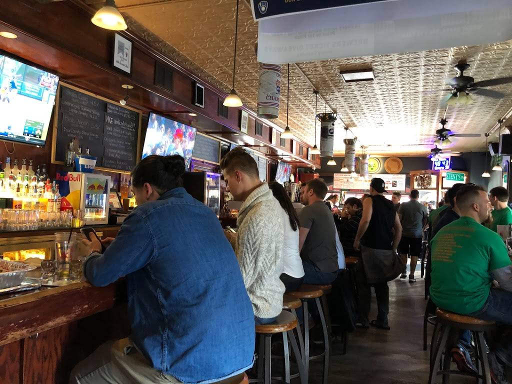 Stenys Tavern & Grill | restaurant | 800 S 2nd St, Milwaukee, WI 53204, USA | 4146727139 OR +1 414-672-7139