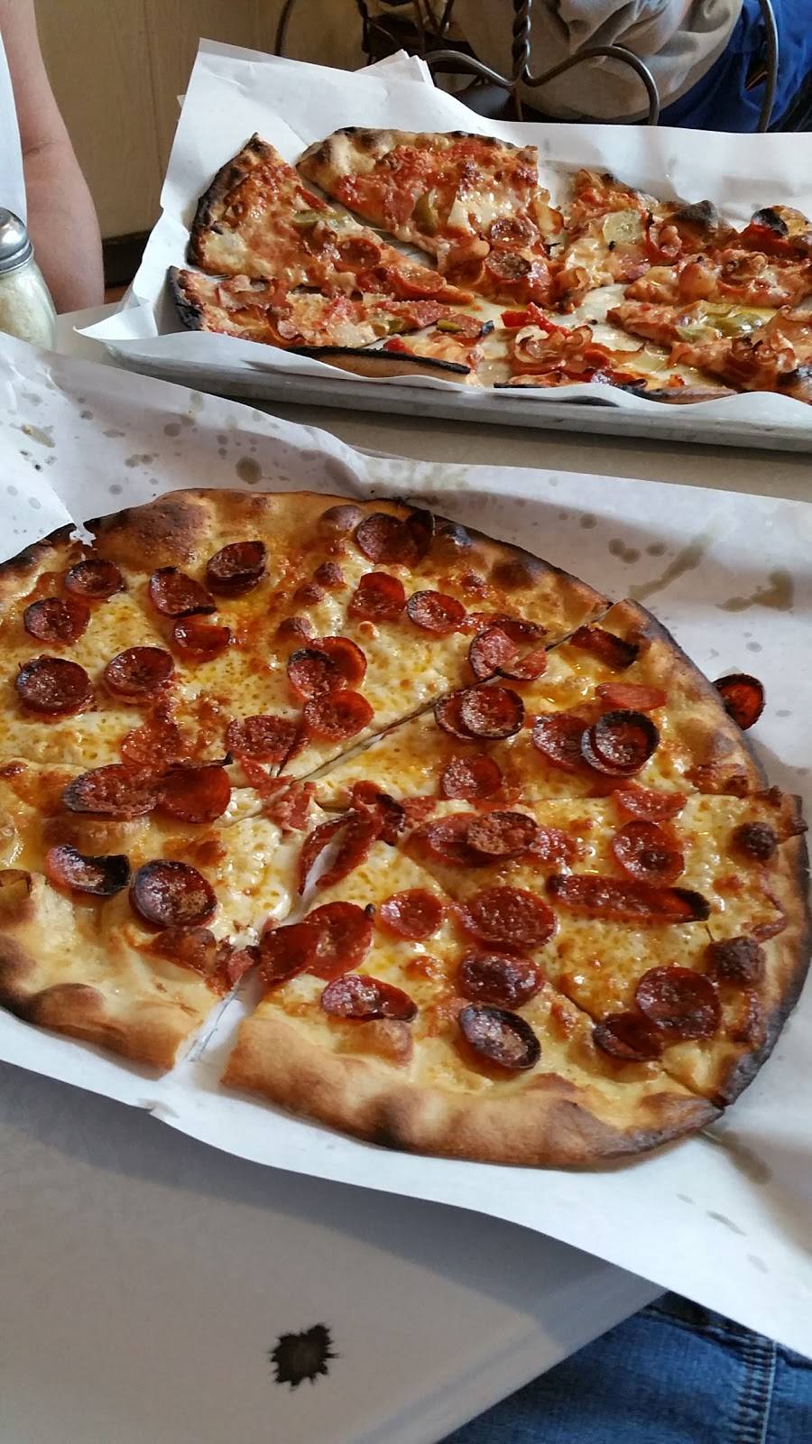 Frank Pepes The Spot | restaurant | 163 Wooster St, New Haven, CT 06511, USA | 2038657602 OR +1 203-865-7602