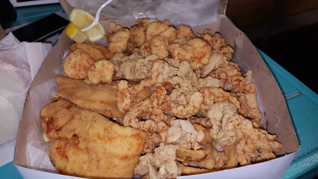 Kevins Seafood | restaurant | 17 Kimberly Ave, New Haven, CT 06519, USA | 2037760433 OR +1 203-776-0433