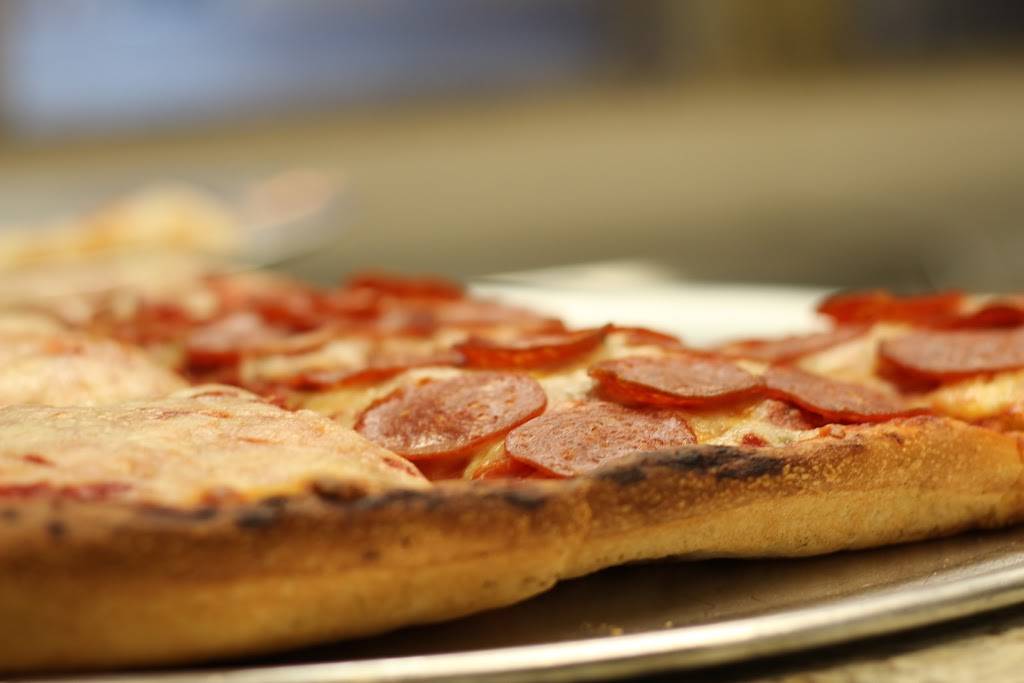 Randys Pizza | restaurant | 2458 Wycliff Rd, Raleigh, NC 27607, USA | 9193225990 OR +1 919-322-5990