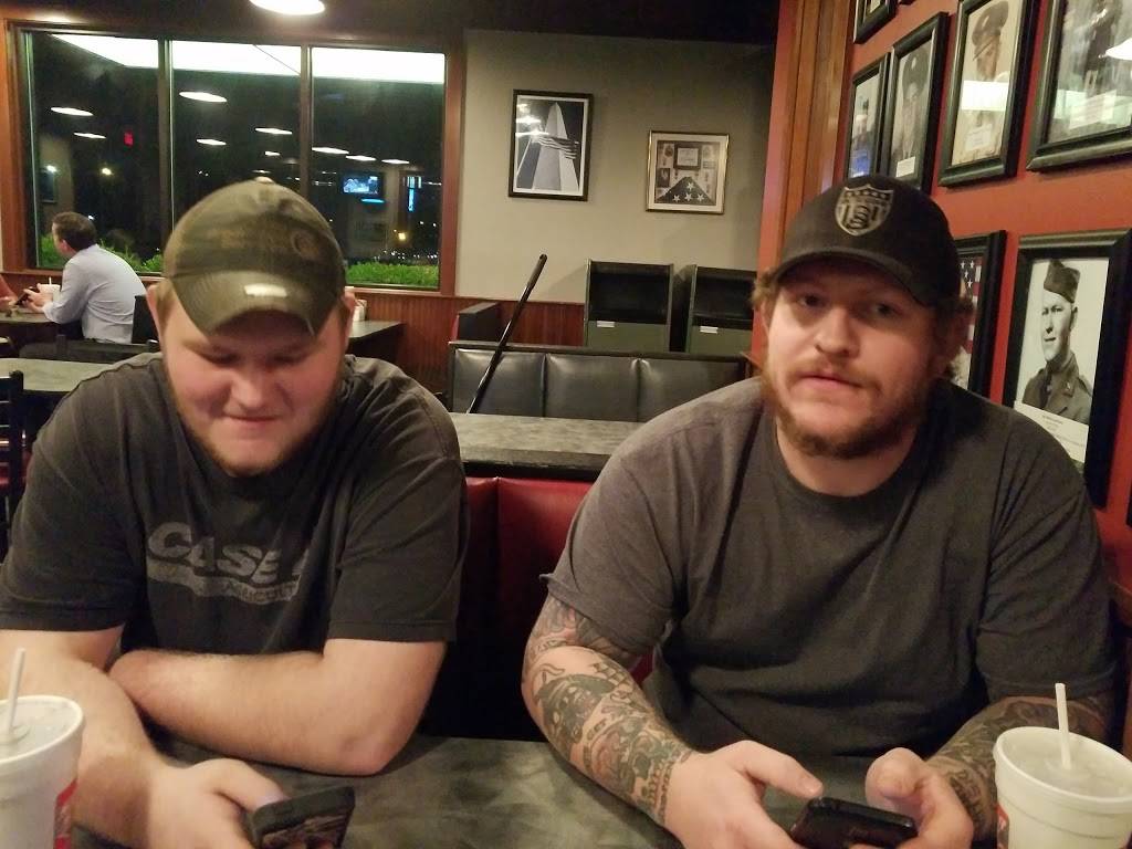 Silver Star Burgers | restaurant | 1800 N Main St, Madisonville, KY 42431, USA | 2708259192 OR +1 270-825-9192