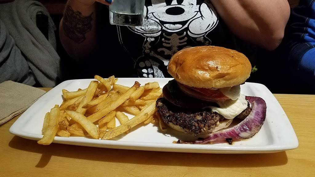 Applebees Grill + Bar | restaurant | 2 W Rd, Newtown, PA 18940, USA | 2154973470 OR +1 215-497-3470