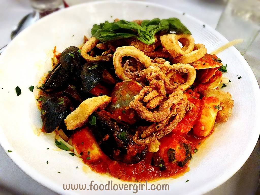 Soprano’s Casino by the Sea | restaurant | 286 Grand Ave, Falmouth, MA 02540, USA | 5085487800 OR +1 508-548-7800