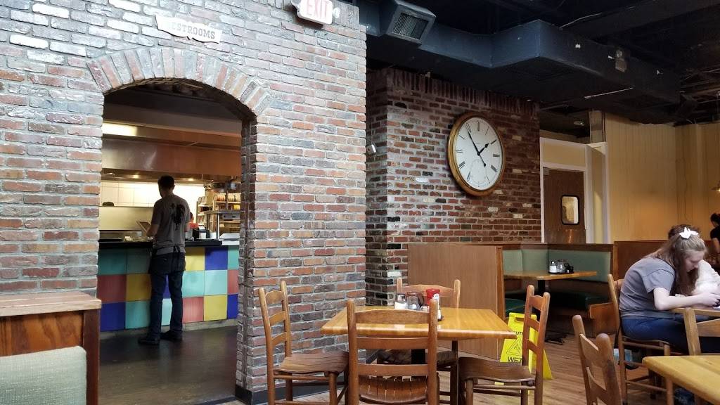 Tex & Shirley’s Family Restaurant | restaurant | 1720 Battleground Ave, Greensboro, NC 27408, USA | 3368970100 OR +1 336-897-0100