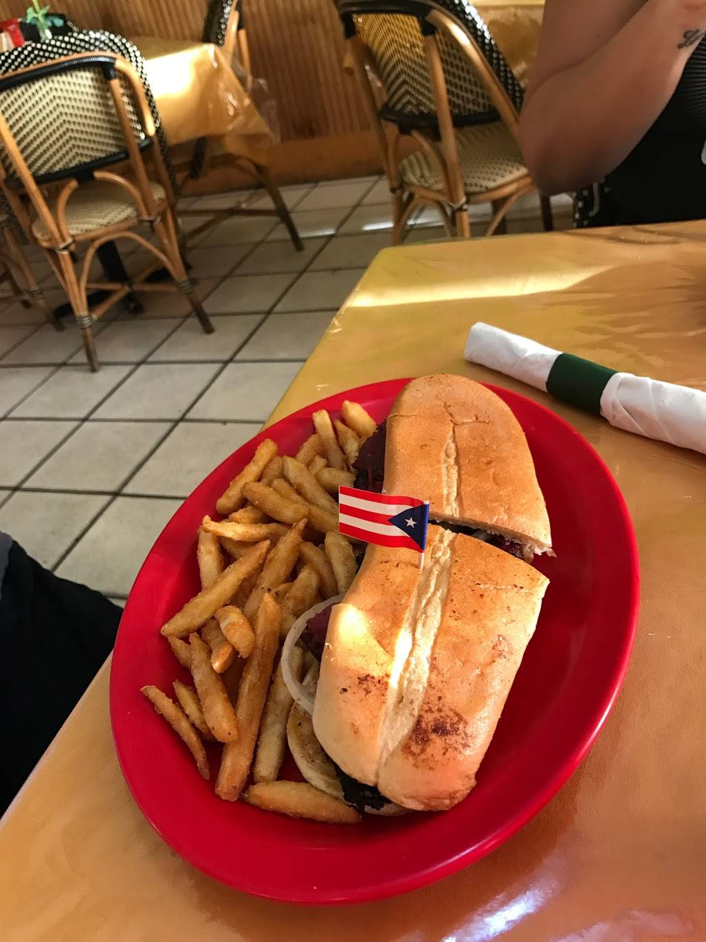 Isla Del Coqui Restaurant | restaurant | 3092 Jog Rd, Greenacres, FL 33467, USA | 5616420204 OR +1 561-642-0204