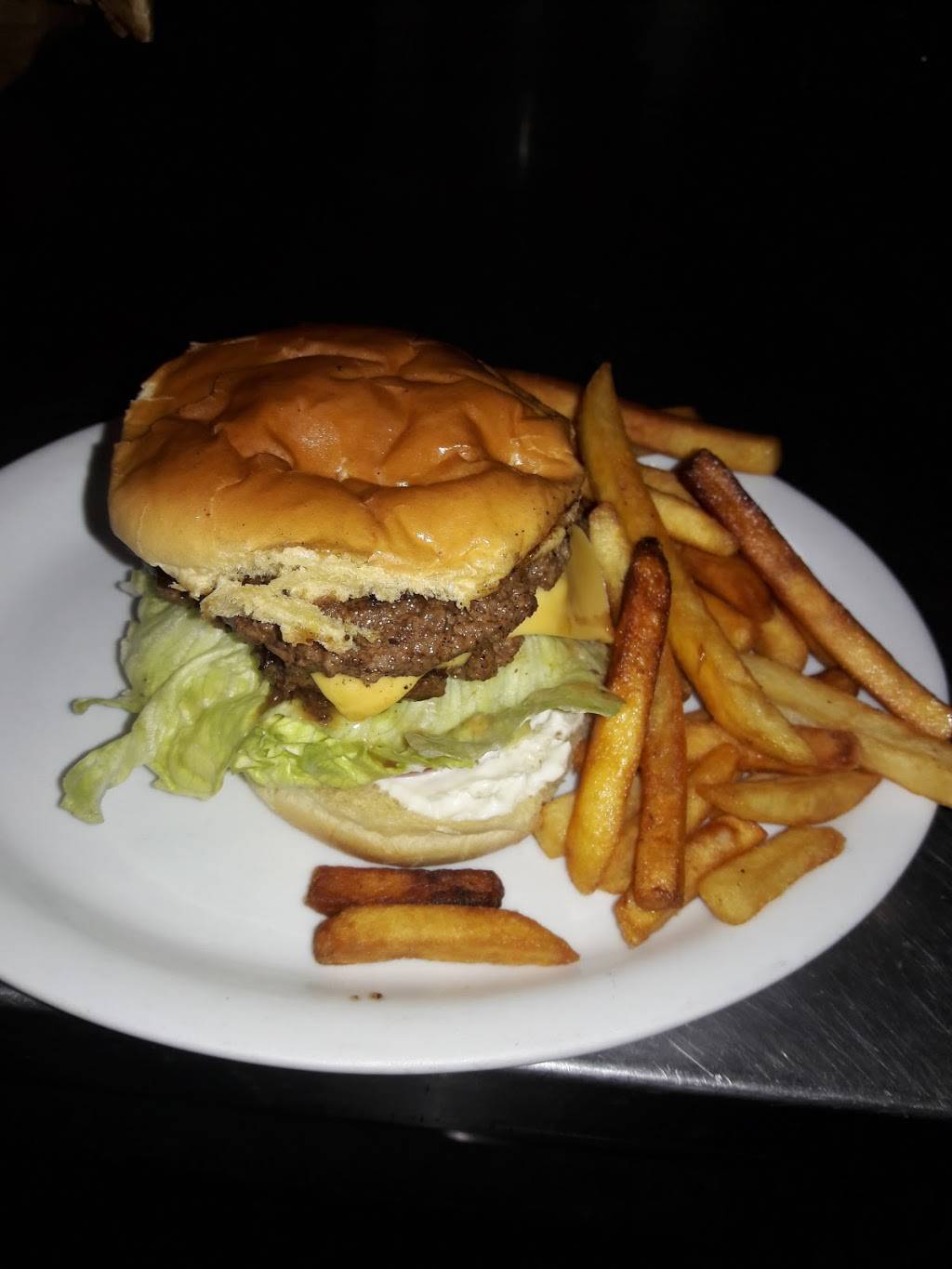 Four Kings Cafe Inc | restaurant | 4642 Jennings Ln, Louisville, KY 40218, USA | 5029682930 OR +1 502-968-2930