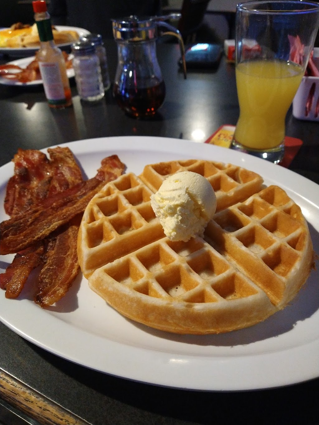 Illinois Ave Bar & Grill | restaurant | 1403 E Illinois Ave, Spokane, WA 99207, USA | 5094826033 OR +1 509-482-6033