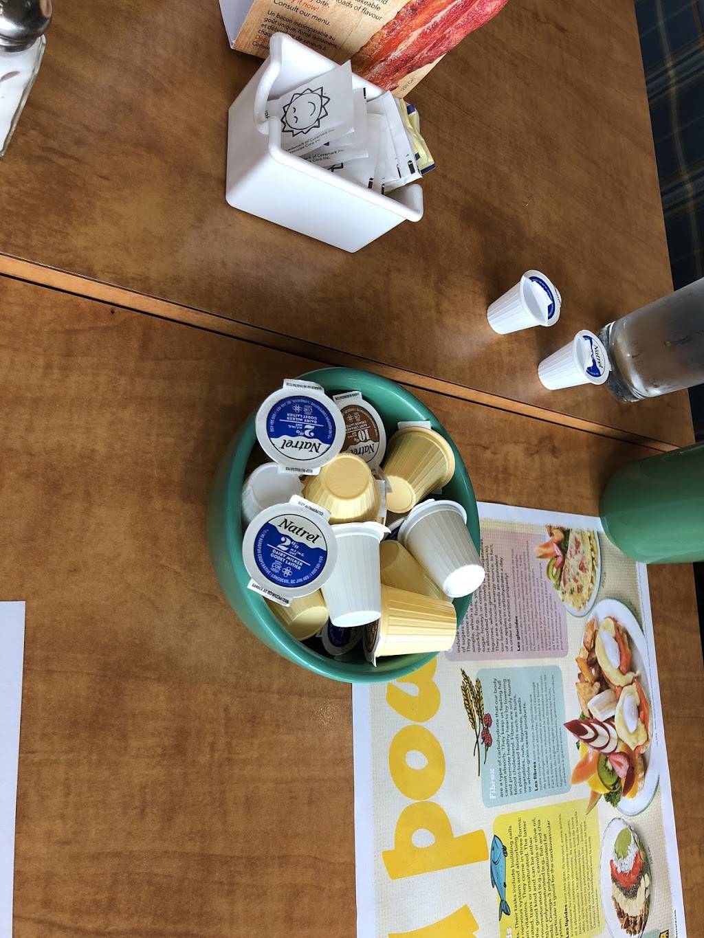 Cora | restaurant | 1530 St Laurent Blvd, Ottawa, ON K1G 4A3, Canada | 6135632672 OR +1 613-563-2672