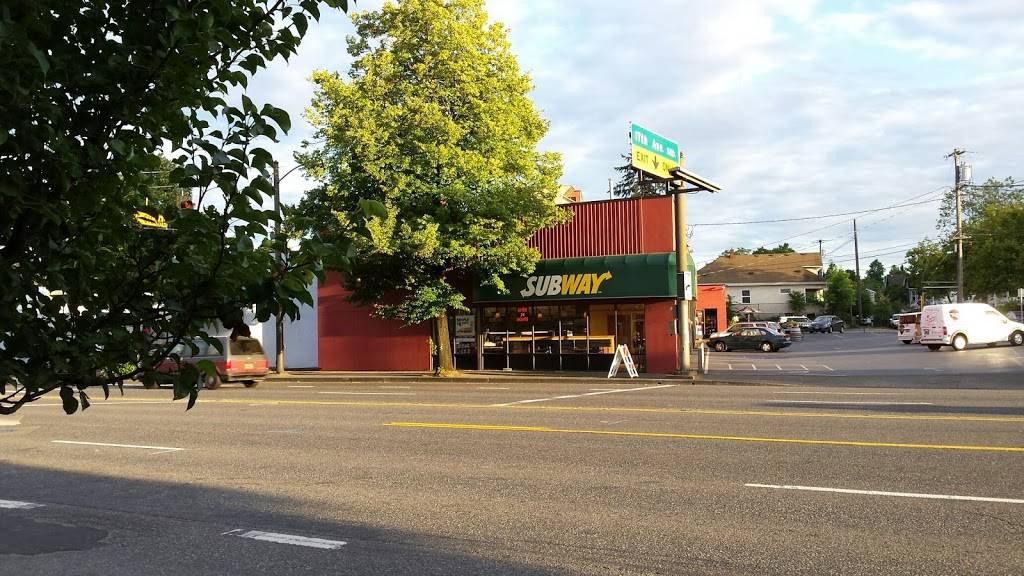 Subway | meal takeaway | 1212 SE Powell Blvd Suite A, Portland, OR 97202, USA | 5032302003 OR +1 503-230-2003