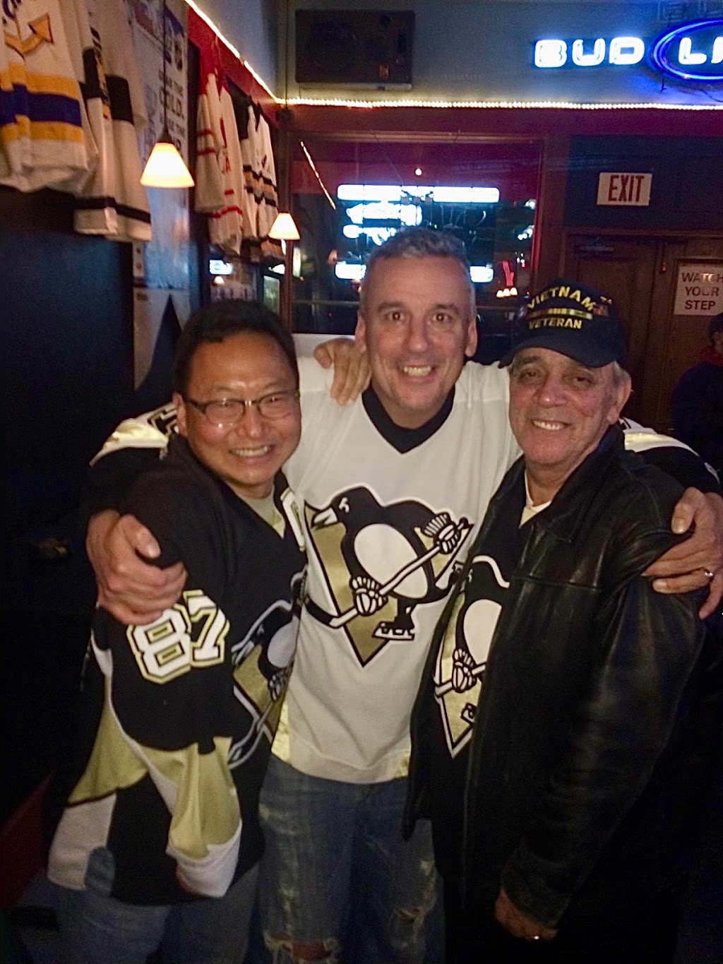 Shales Cafe A Pittsburgh Bar | restaurant | 1208 Fifth Ave, Pittsburgh, PA 15219, USA | 4123912949 OR +1 412-391-2949