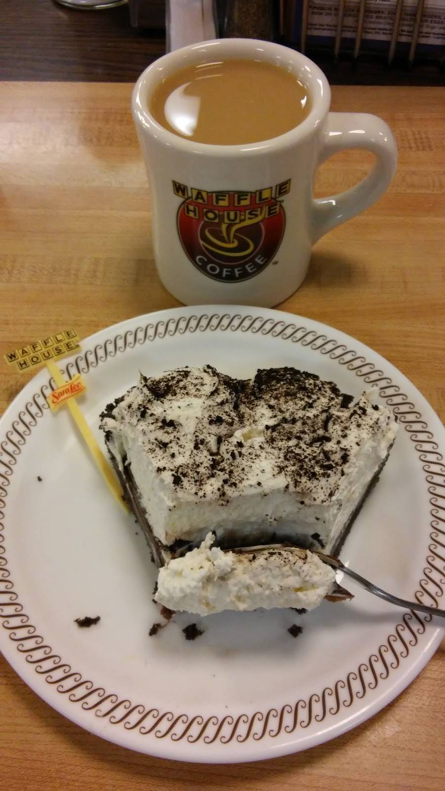 Waffle House | meal takeaway | 1410 Glenn Blvd SW, Fort Payne, AL 35967, USA | 2568457404 OR +1 256-845-7404