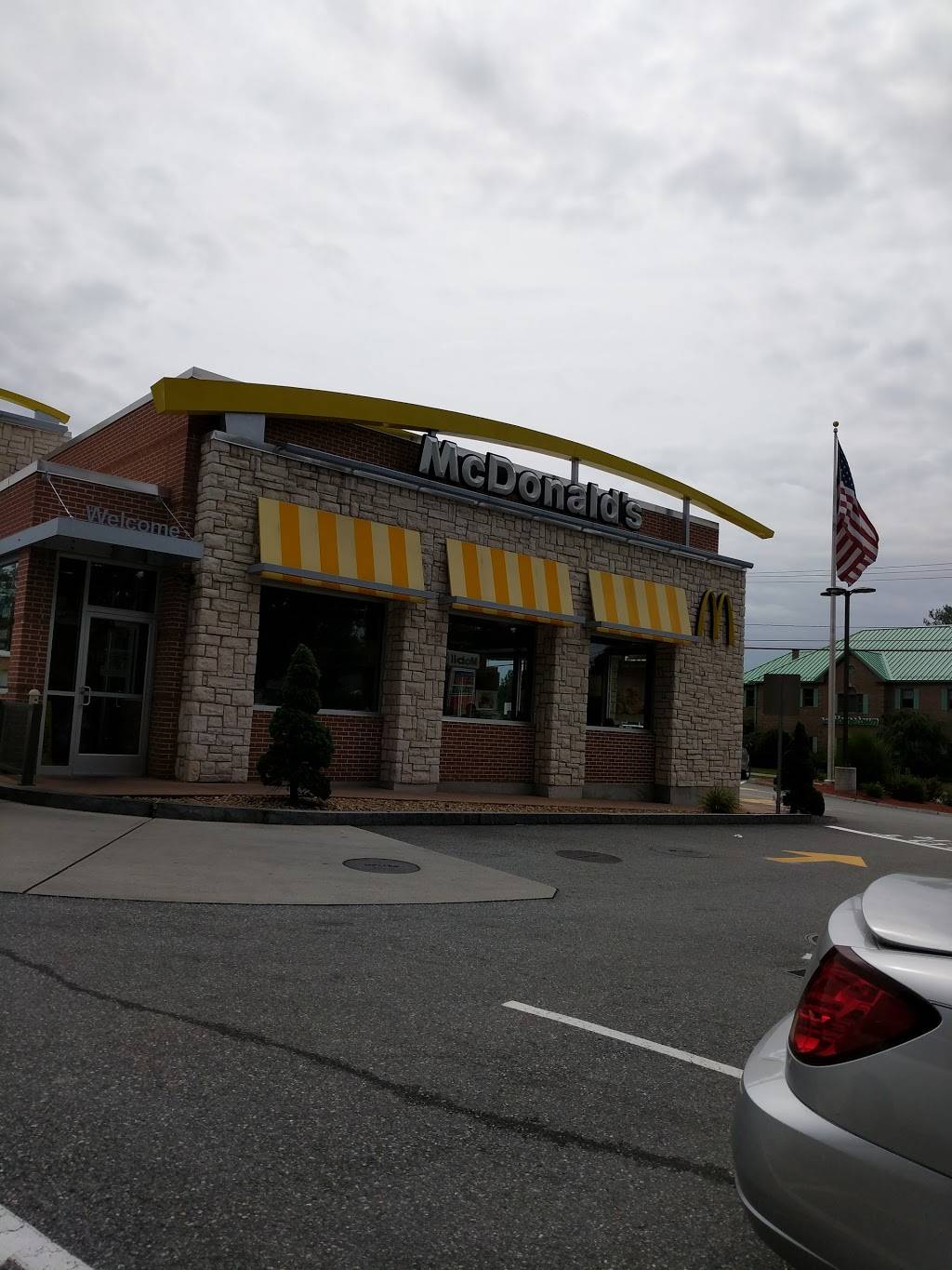 McDonalds | cafe | 26 A Sutton Ave, Oxford, MA 01540, USA | 5089872047 OR +1 508-987-2047