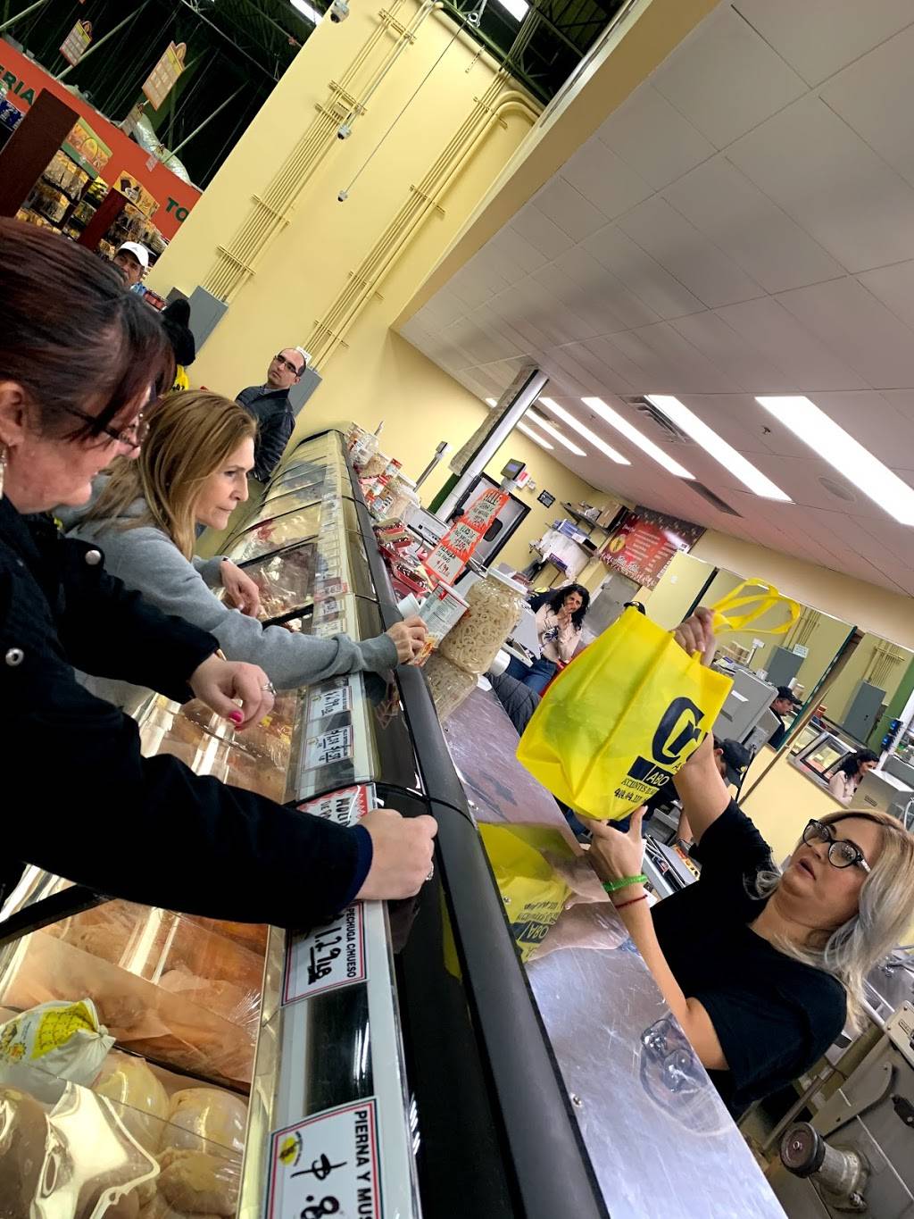 Super Mercado Jalisco | bakery | 733 Pleasant Hill Rd, Lilburn, GA 30047, USA | 4703951439 OR +1 470-395-1439