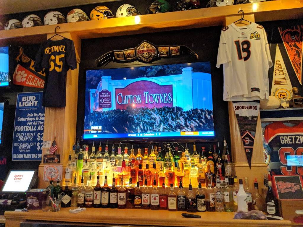 Coachs Corner | restaurant | 100 Purcellville Gateway Dr A, Purcellville, VA 20132, USA | 5404417456 OR +1 540-441-7456