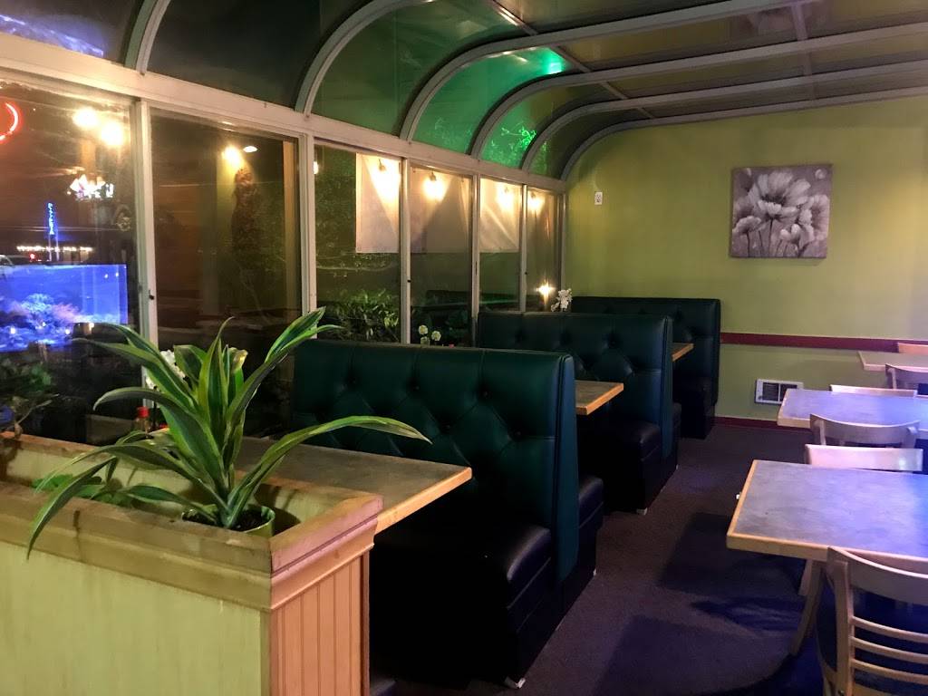 Spring House Thai Kitchen and Pho | restaurant | 2223 California Ave SW, Seattle, WA 98116, USA | 2069378807 OR +1 206-937-8807