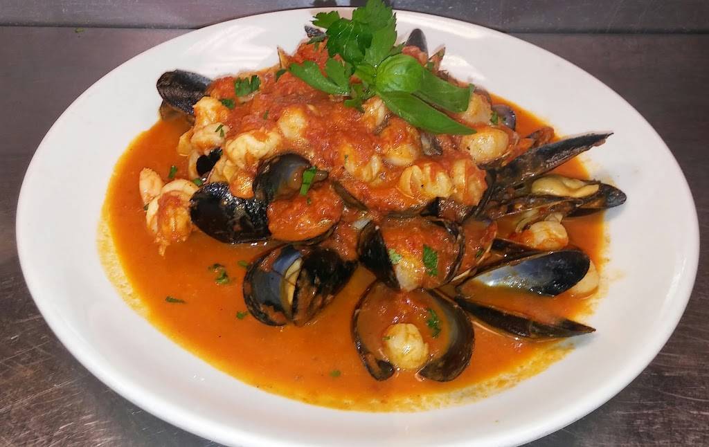 Quattro Pazzi | restaurant | 269 Bedford St, Stamford, CT 06901, USA | 2033247000 OR +1 203-324-7000