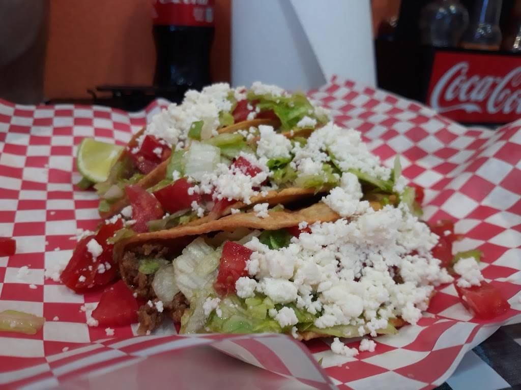 La Victoria Paleteria Ice Cream Shop & Restaurant | restaurant | 155 W Cowboy Way, LaBelle, FL 33935, USA | 8636747146 OR +1 863-674-7146