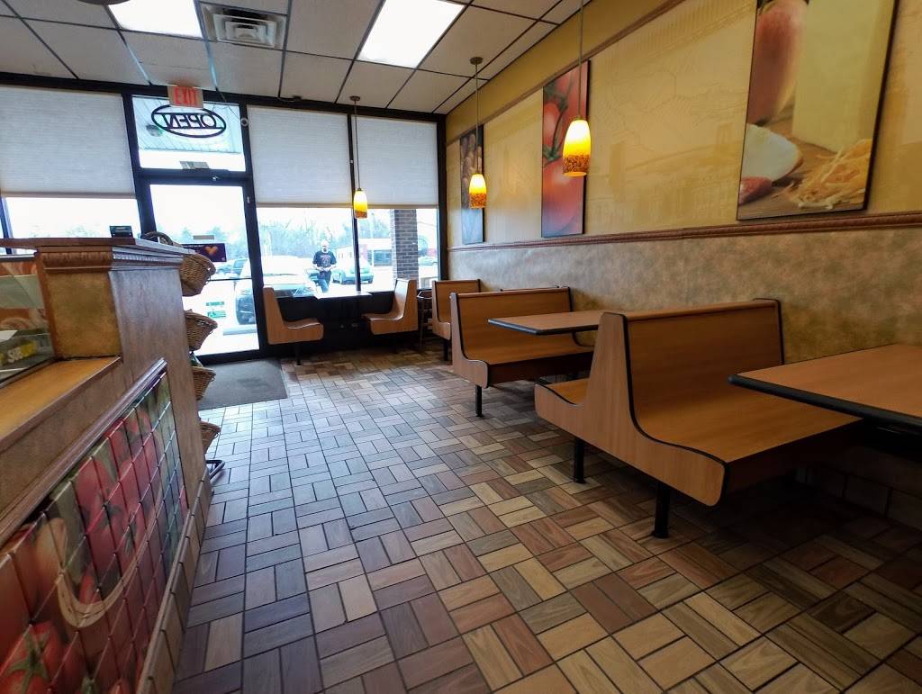 Subway | restaurant | 5256 S 27th St, Milwaukee, WI 53221, USA | 4142823555 OR +1 414-282-3555