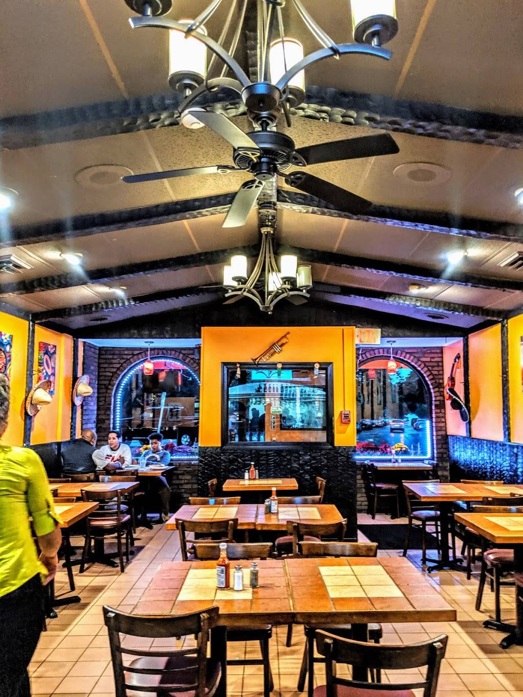 EL JALISCO MEXICAN GRILL | restaurant | 150 Cabot St, Beverly, MA 01915, USA | 9789692269 OR +1 978-969-2269