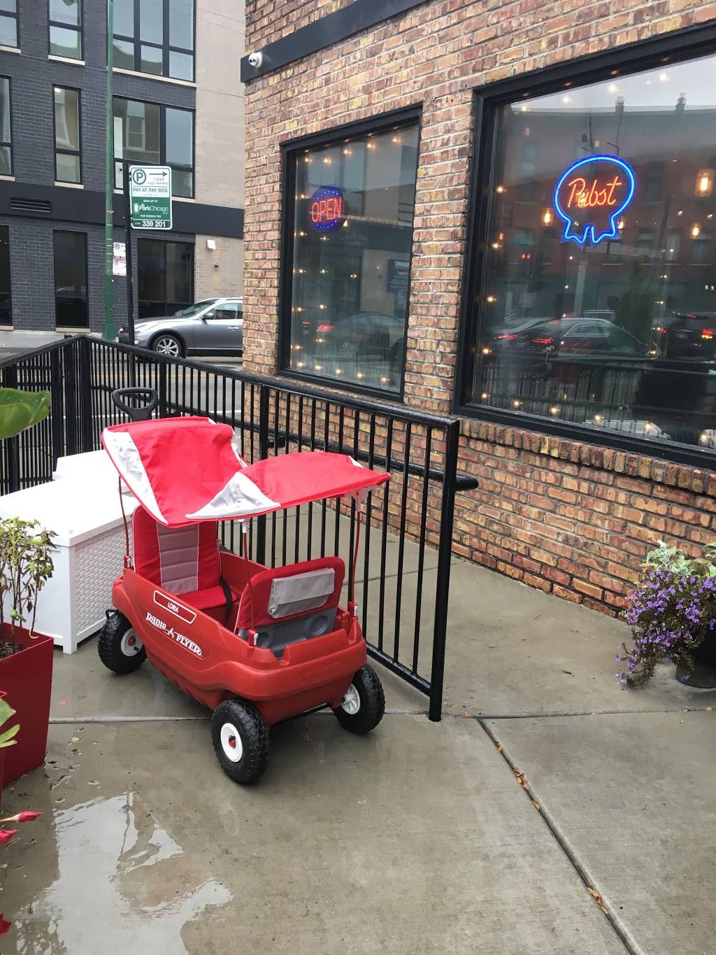 Ginos East Of Lakeview | restaurant | 2801 N Lincoln Ave, Chicago, IL 60657, USA | 7733273737 OR +1 773-327-3737