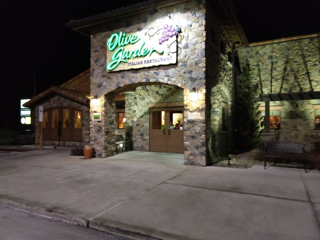 Olive Garden Italian Restaurant | meal takeaway | 10 Wilson Ave, Hanover, PA 17331, USA | 7176308338 OR +1 717-630-8338