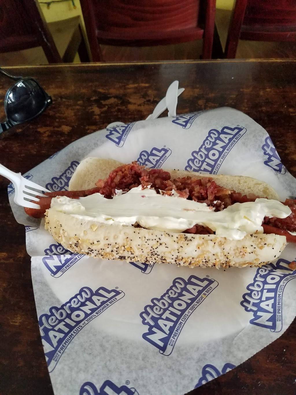 Jakes Diggity Dogs | restaurant | 40 Broad St, Milford, CT 06460, USA | 2032831199 OR +1 203-283-1199