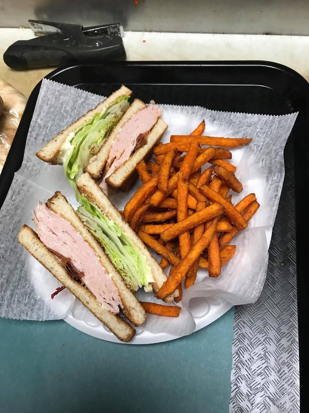 Central Street Pizzeria & Grille | restaurant | 37 Dykeman Way, Stoughton, MA 02072, USA | 7813443199 OR +1 781-344-3199