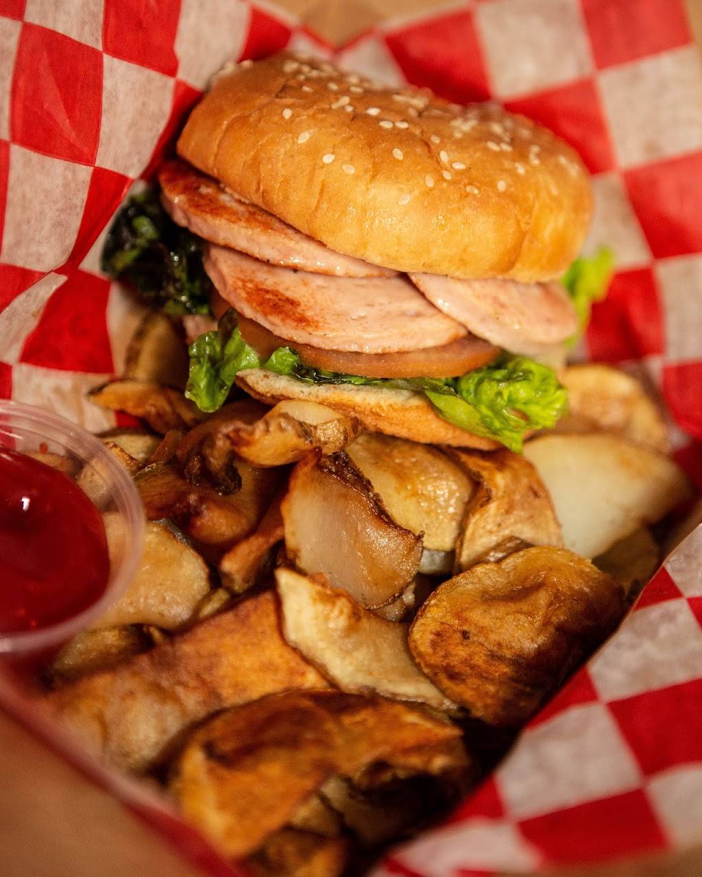 Draft Barn Beach | restaurant | 3029 Stillwell Ave, Brooklyn, NY 11224, USA | 6469014844 OR +1 646-901-4844