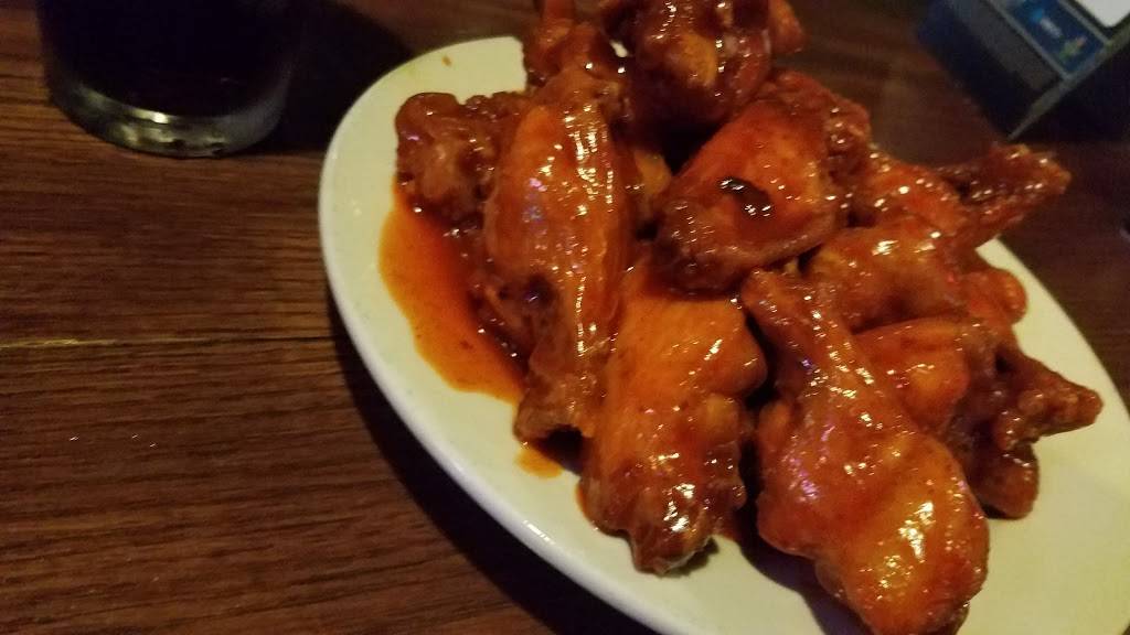 Johnny McGoreys Pub | restaurant | 131 Front St, Massapequa Park, NY 11762, USA | 5167978584 OR +1 516-797-8584