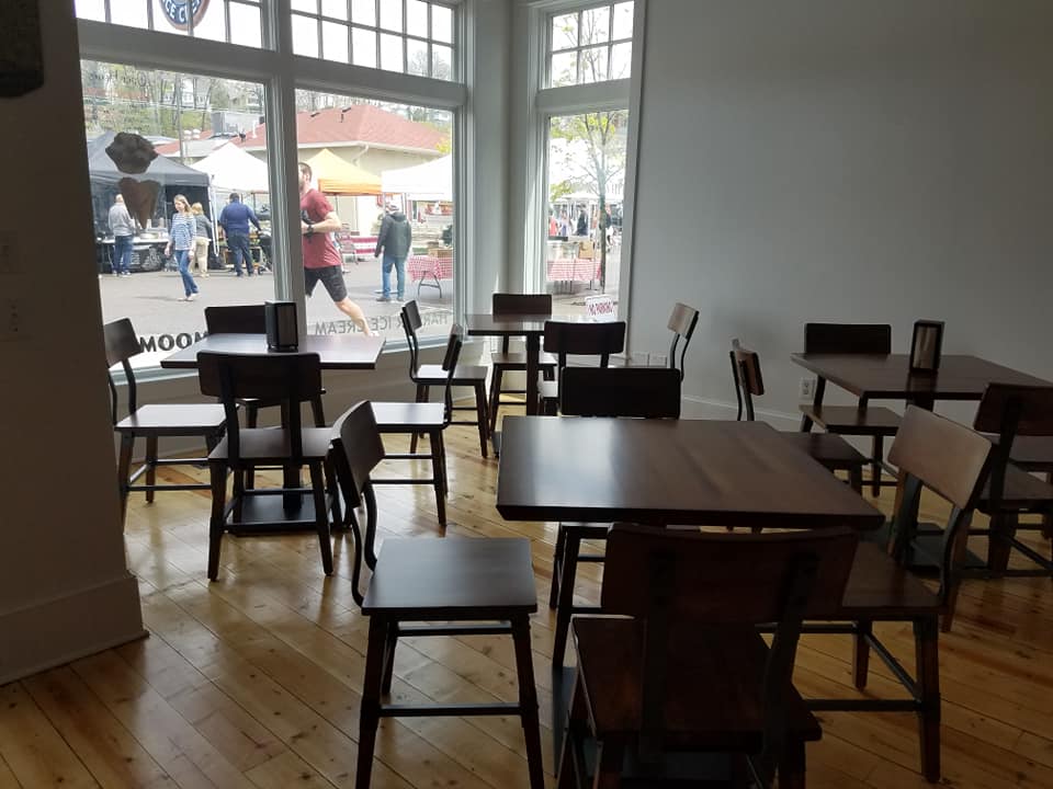 Harbor Ice Cream Soup & Sandwiches | restaurant | 117 W Main St, Harbor Springs, MI 49740, USA | 2312424139 OR +1 231-242-4139