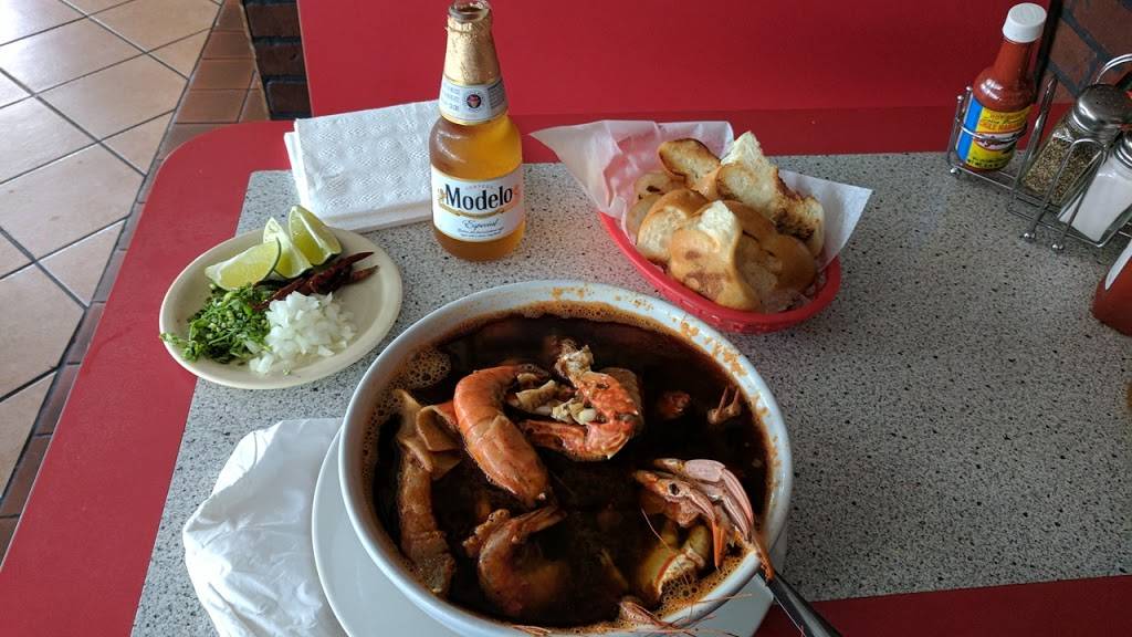 La Escollera | restaurant | 5834 E Washington St, Indianapolis, IN 46219, USA | 3173759556 OR +1 317-375-9556