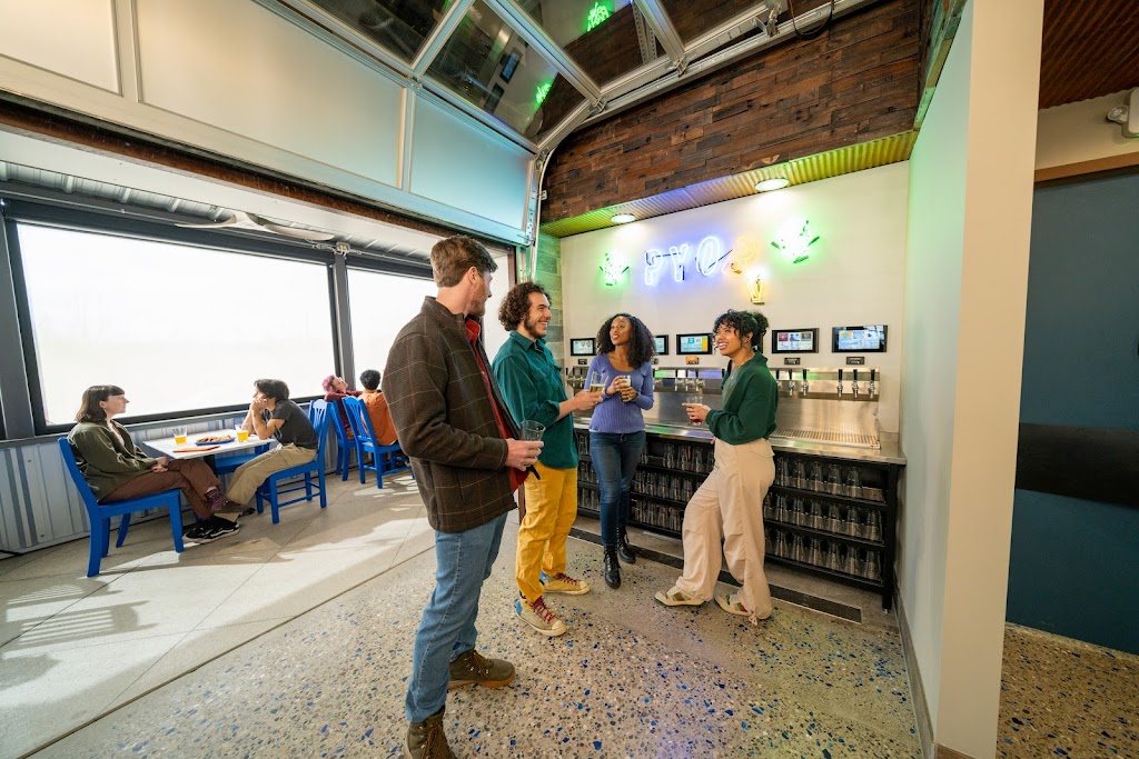 Boulders Bistro & Brew | restaurant | 3500 Orleans St Suite B, Detroit, MI 48207, USA | 3132218100 OR +1 313-221-8100