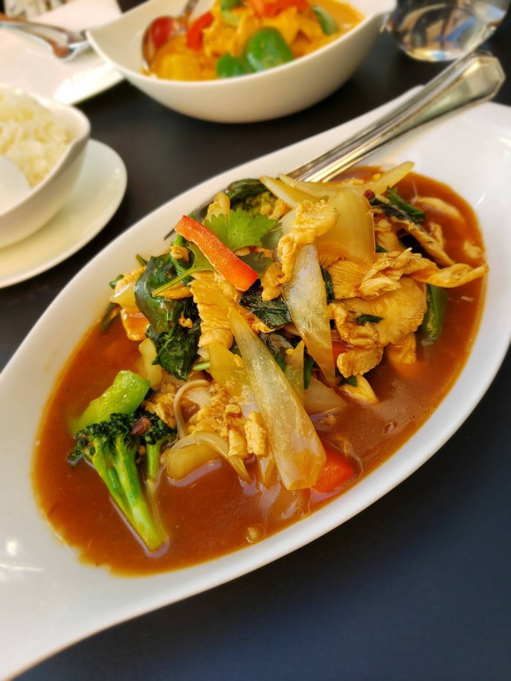 Soontorn Bahn Thai | restaurant | 210 Lakeshore Rd E, Oakville, ON L6J 1H8, Canada | 9058158488 OR +1 905-815-8488