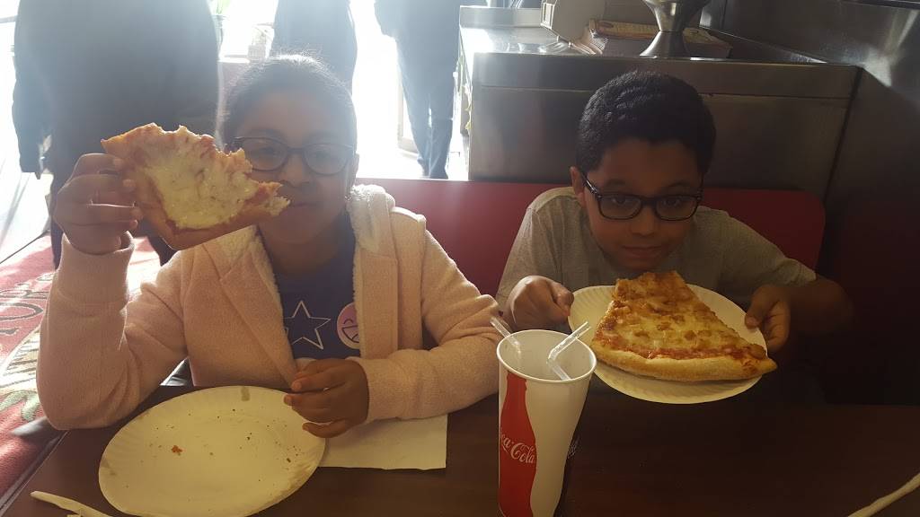 Victor’s pizza and restaurant | restaurant | 68 N Main St, New City, NY 10956, USA | 8456390454 OR +1 845-639-0454