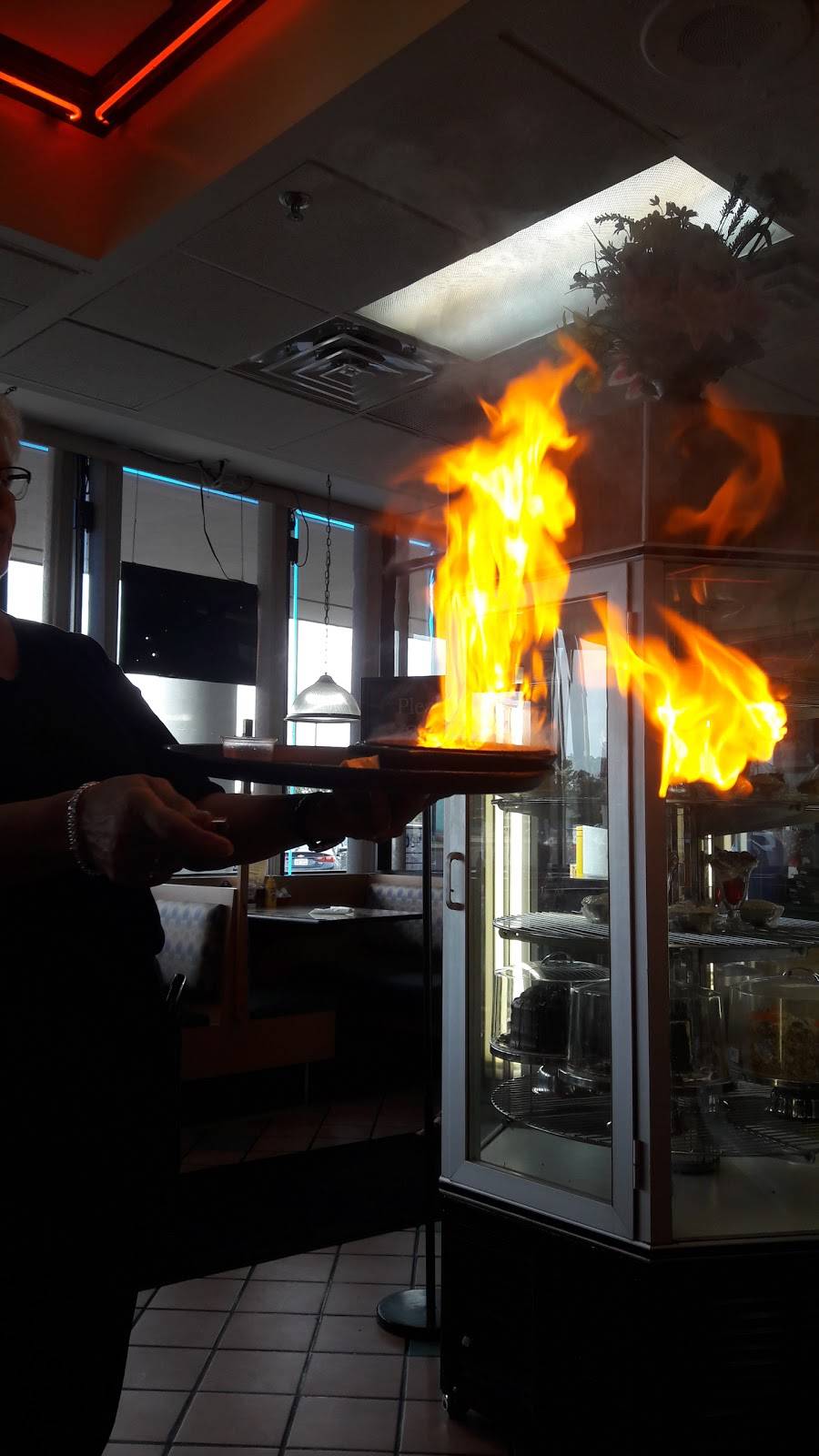 Holiday Grill Coney Island | restaurant | 22926 Michigan Ave, Dearborn, MI 48124, USA | 3137249979 OR +1 313-724-9979