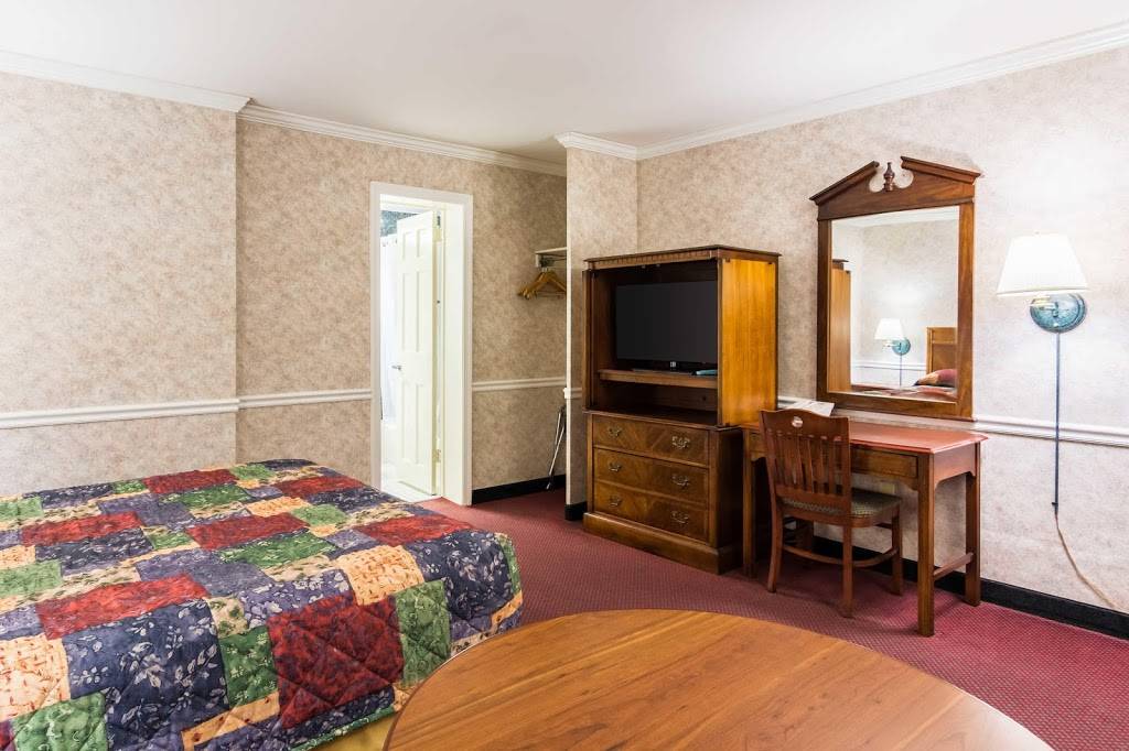 Rodeway Inn | restaurant | 9700 Fairfax Blvd, Fairfax, VA 22031, USA | 5719219095 OR +1 571-921-9095