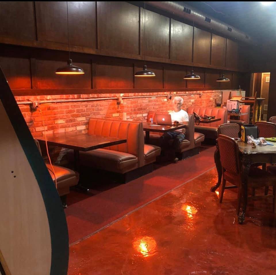 Hernandos Hideaway | restaurant | 3210 Old Hernando Rd, Memphis, TN 38116, USA | 9179821829 OR +1 917-982-1829