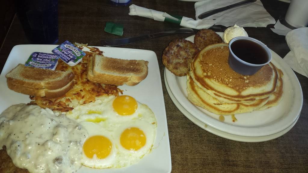 Country House Family Restaurant | restaurant | 68168 US-30, Colo, IA 50056, USA | 6413772213 OR +1 641-377-2213